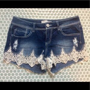 ❤️ NO BOUNDARIES - Denim Shorts - Size 9 Juniors